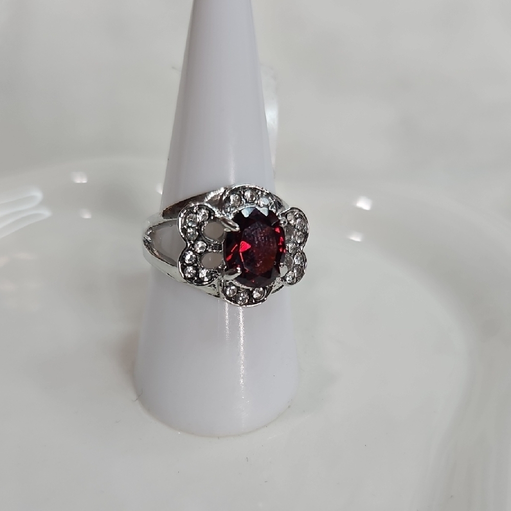 Red Flower Crystal Rhinestone Fashion Cocktail Ring Silver Plated Elegant NWOT
